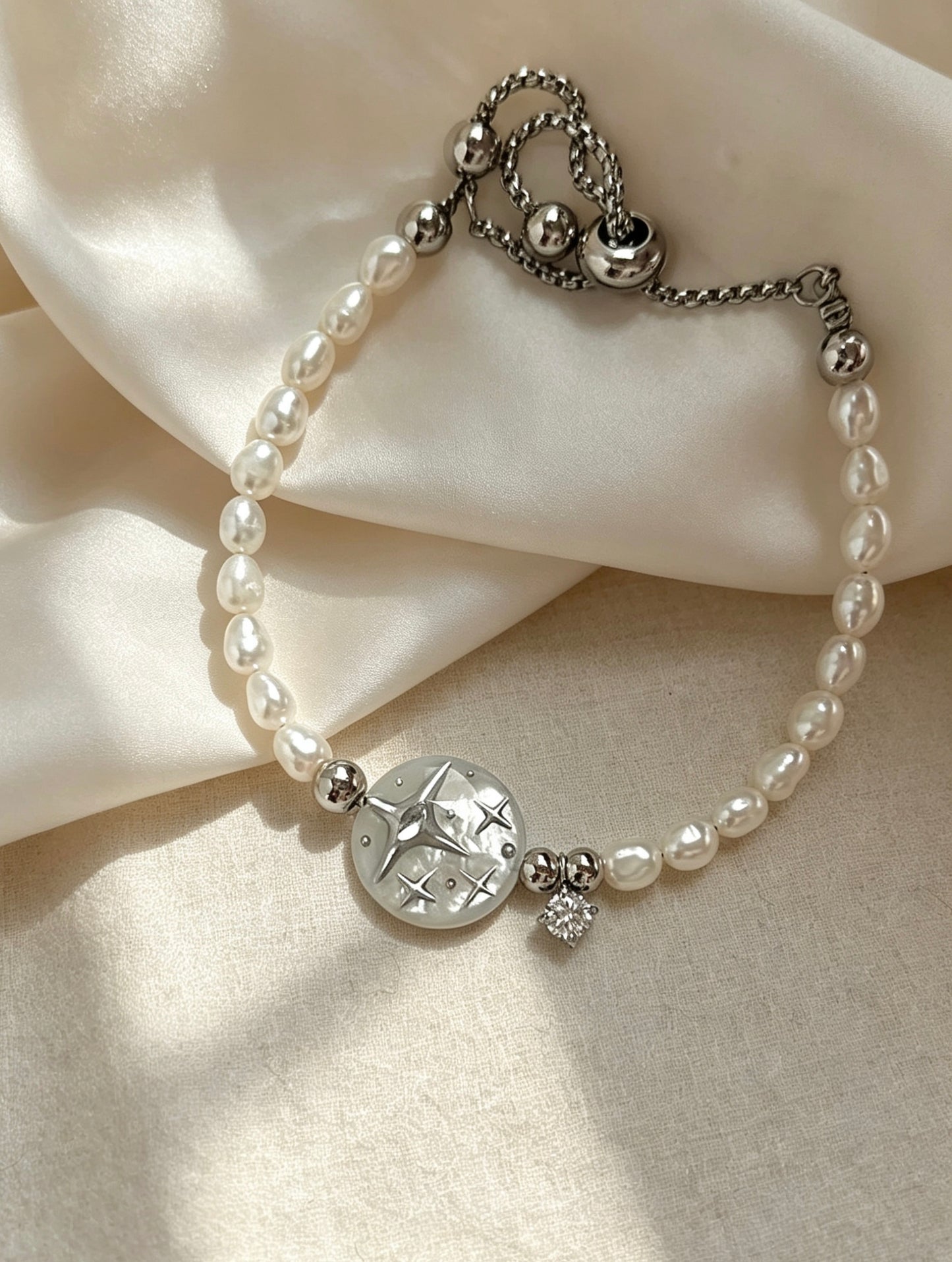 Handmade Seashell Pearl Bracelet Adjustable Natural Shell Bracelet with Hand-drawn Pattern