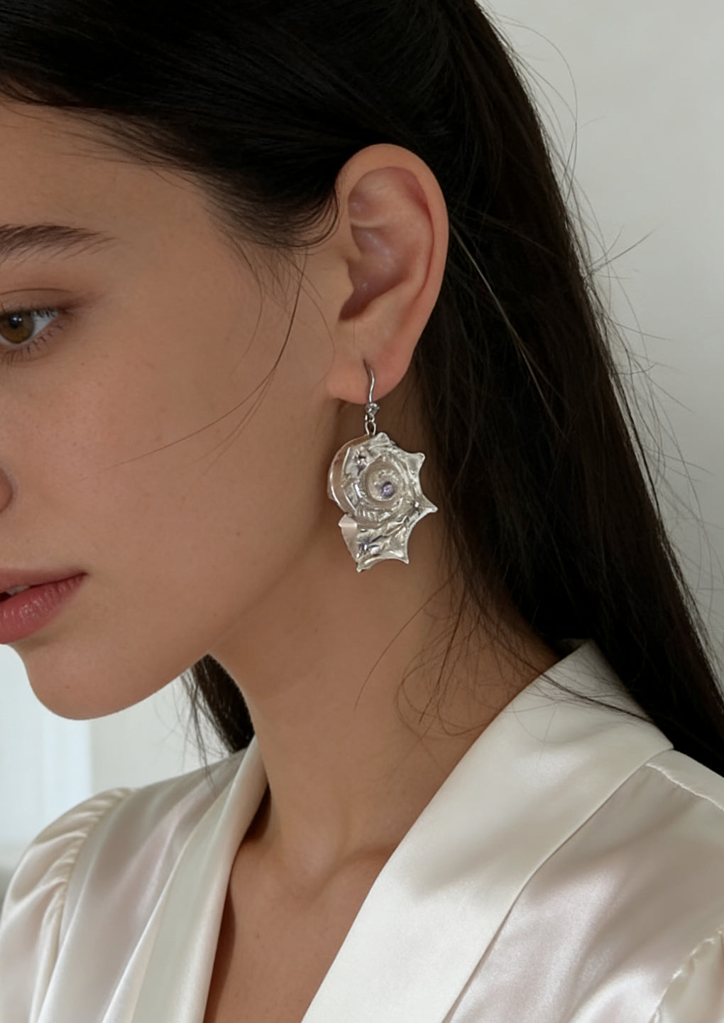 Handmade Conch Earrings for Woman Natural Shell Earrings with Hand-drawn Pattern