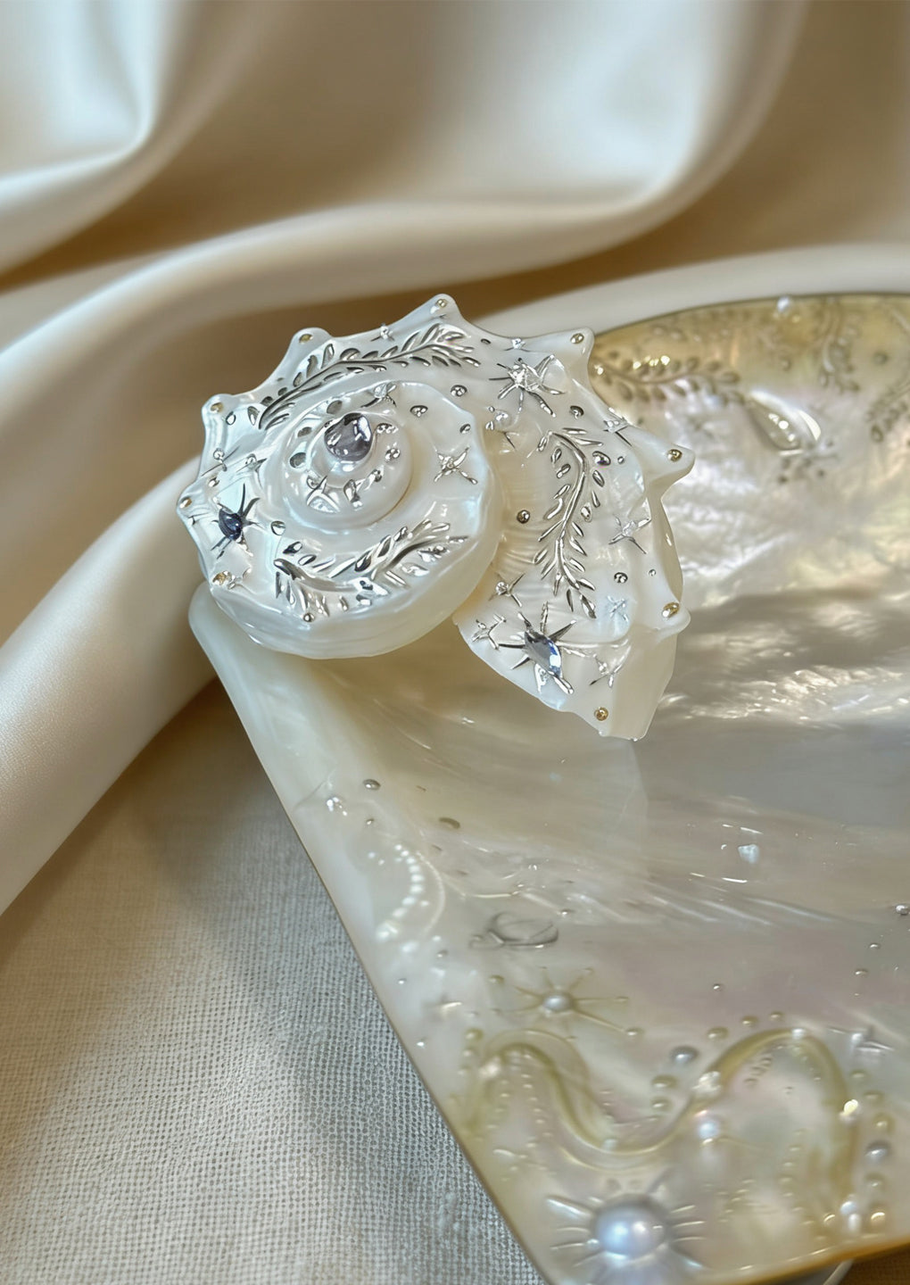 Handmade Conch Earrings for Woman Natural Shell Earrings with Hand-drawn Pattern