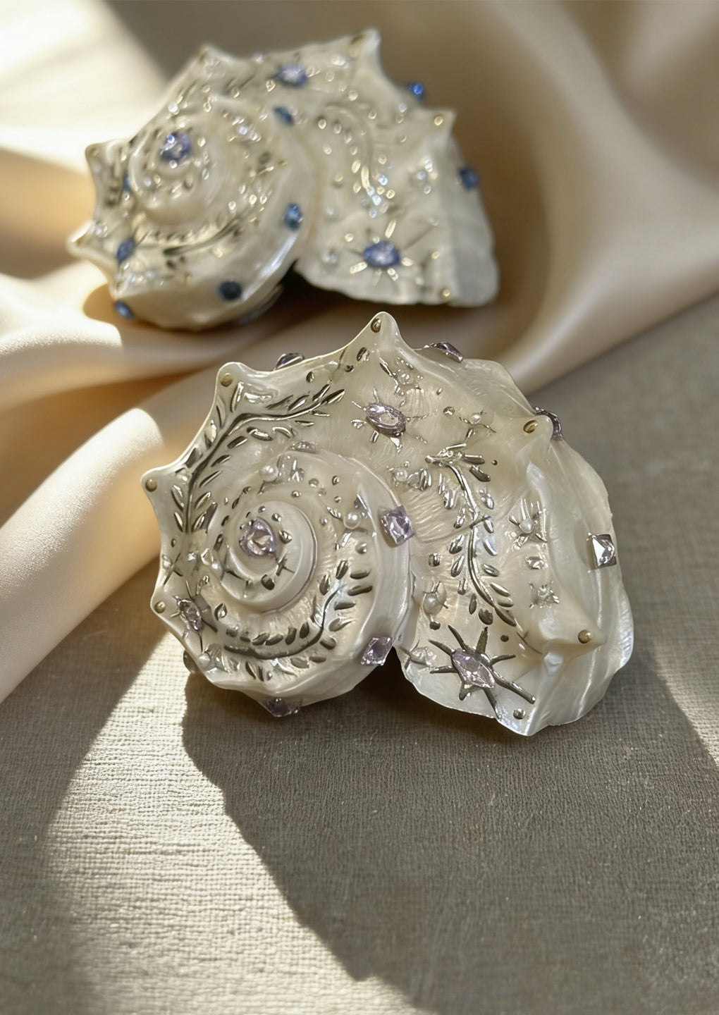 Handmade Conch Earrings for Woman Natural Shell Earrings with Hand-drawn Pattern