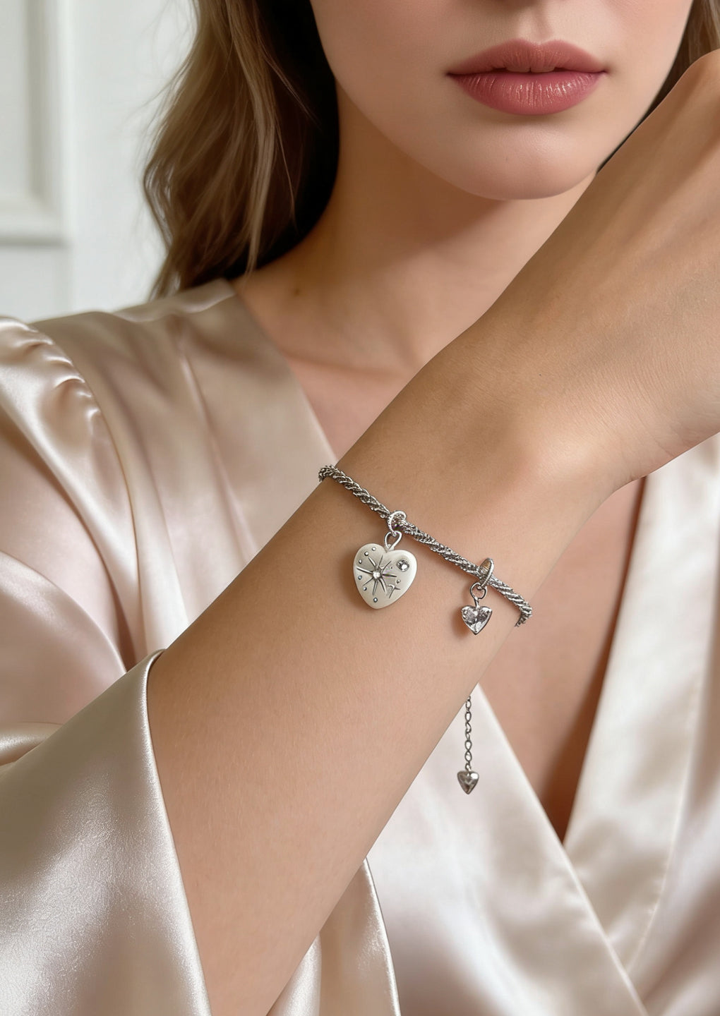 Handmade Seashell Bracelet for Woman Adjustable Natural Shell Bracelet with Hand-drawn Pattern