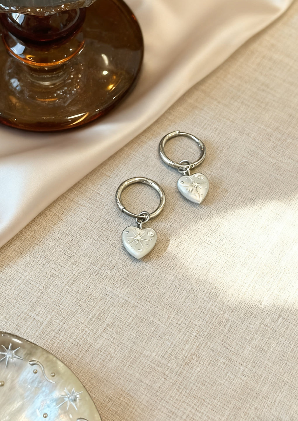 Handmade Seashell Earrings for Woman Natural Shell Earrings with Hand-drawn Pattern