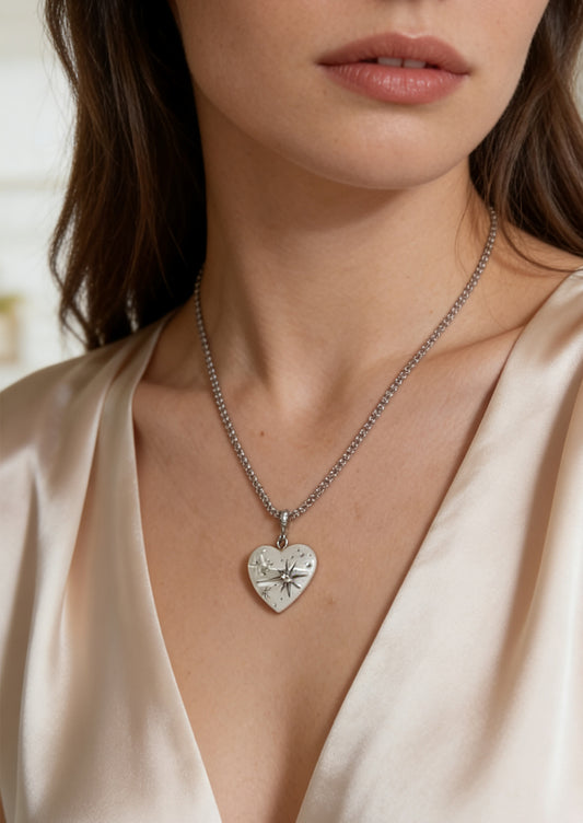 Handmade Seashell Necklace for Woman Adjustable Natural Shell Collar Necklace with Hand-drawn Pattern-