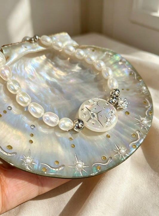 Handmade Seashell  Pearl Bracelet Adjustable Natural Shell Bracelet with Hand-drawn Pattern